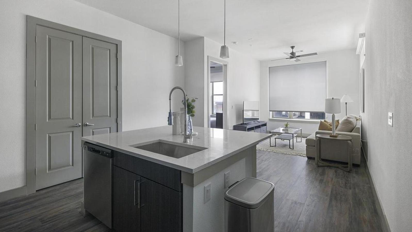 Landing - Modern Apartment With Amazing Amenities Houston Bagian luar foto