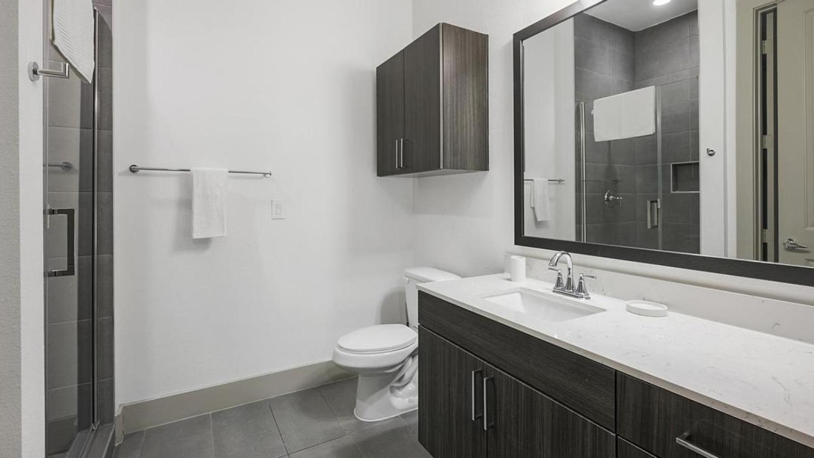 Landing - Modern Apartment With Amazing Amenities Houston Bagian luar foto