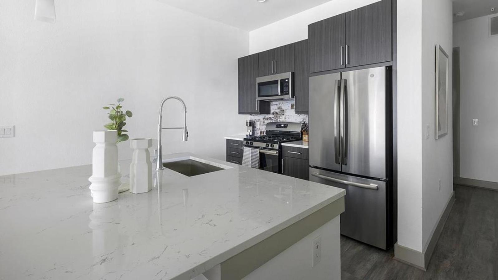 Landing - Modern Apartment With Amazing Amenities Houston Bagian luar foto