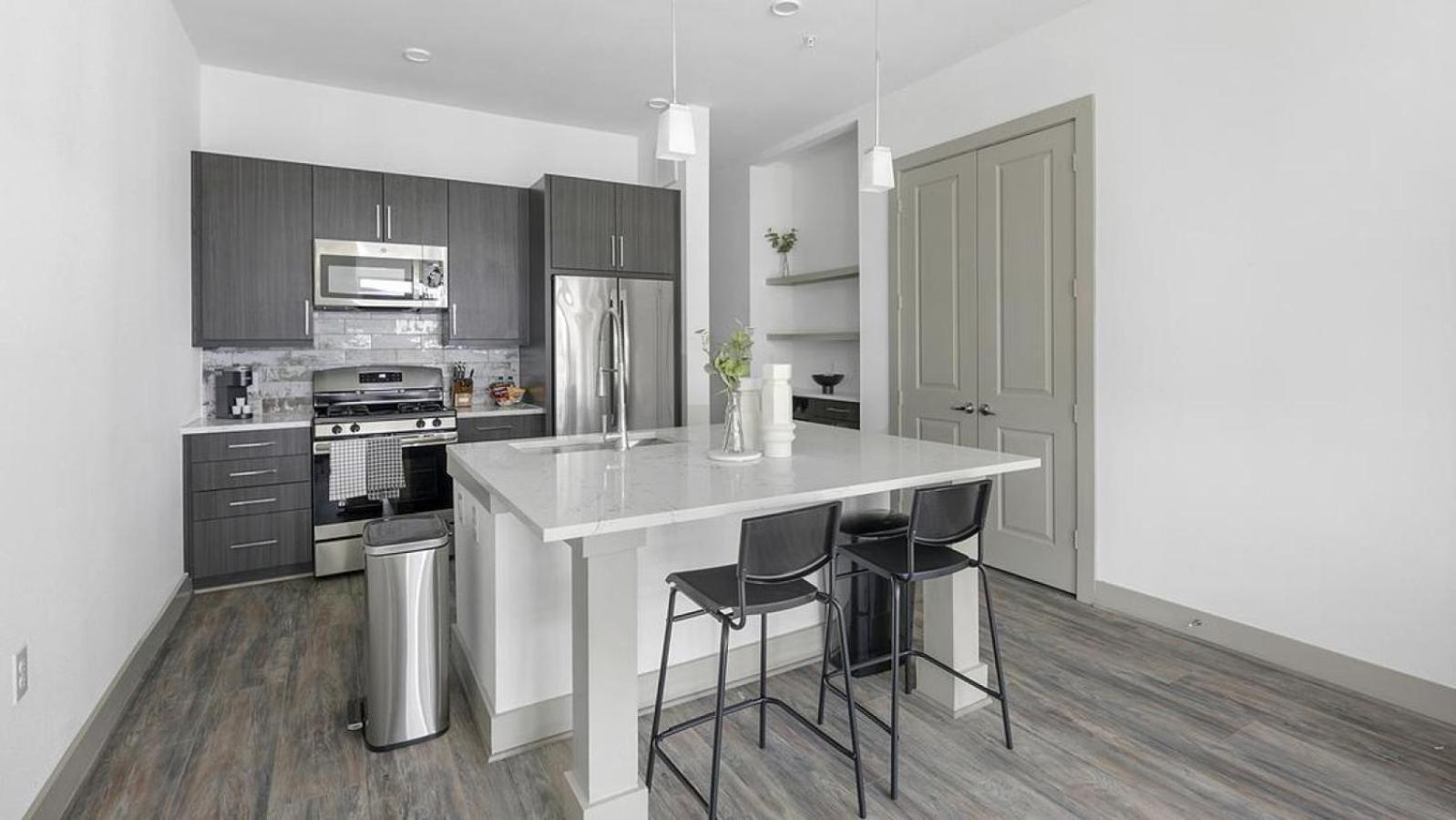 Landing - Modern Apartment With Amazing Amenities Houston Bagian luar foto